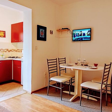 Apartments And Room Markovic 罗维尼村 外观 照片