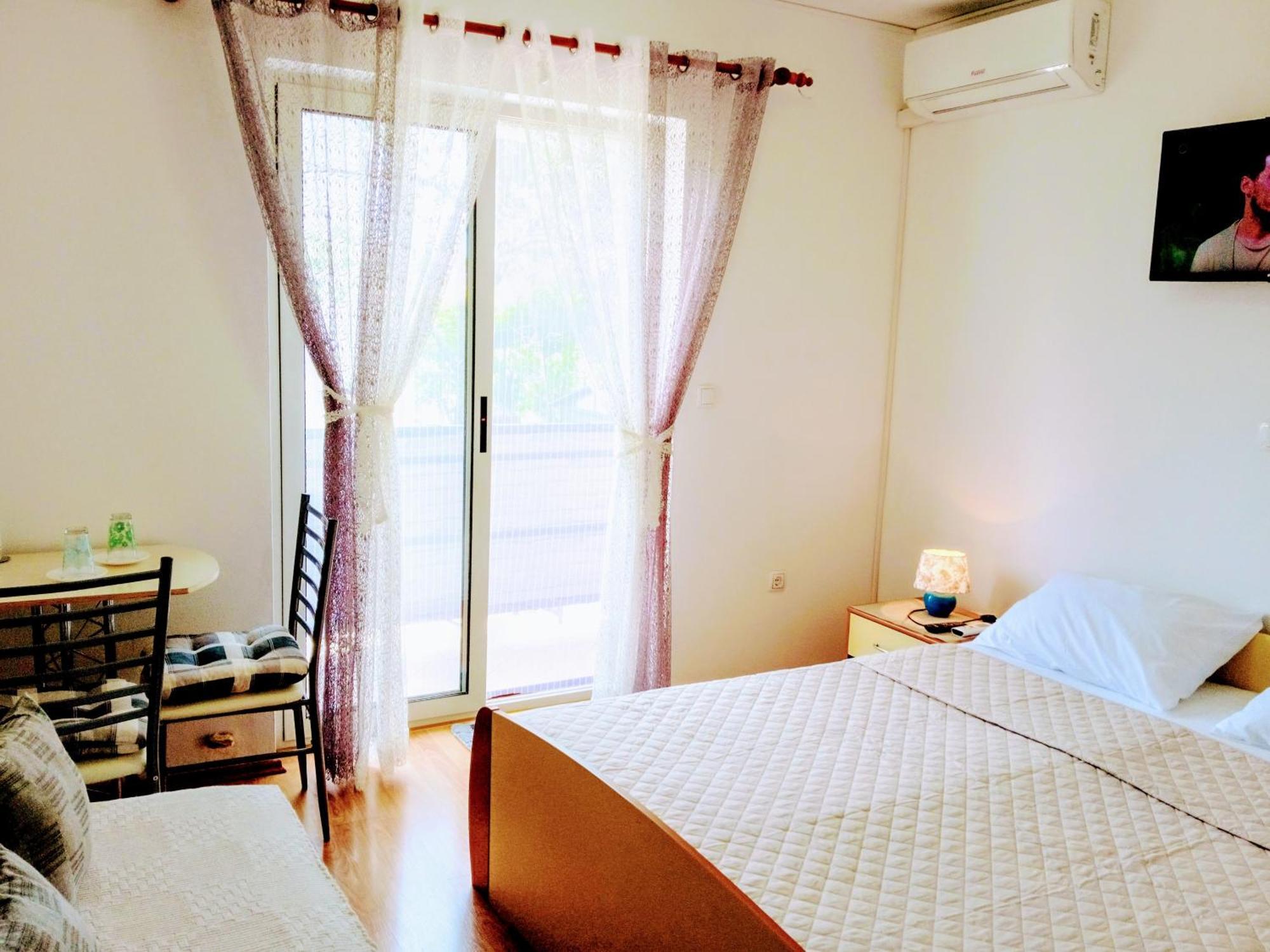 Apartments And Room Markovic 罗维尼村 外观 照片
