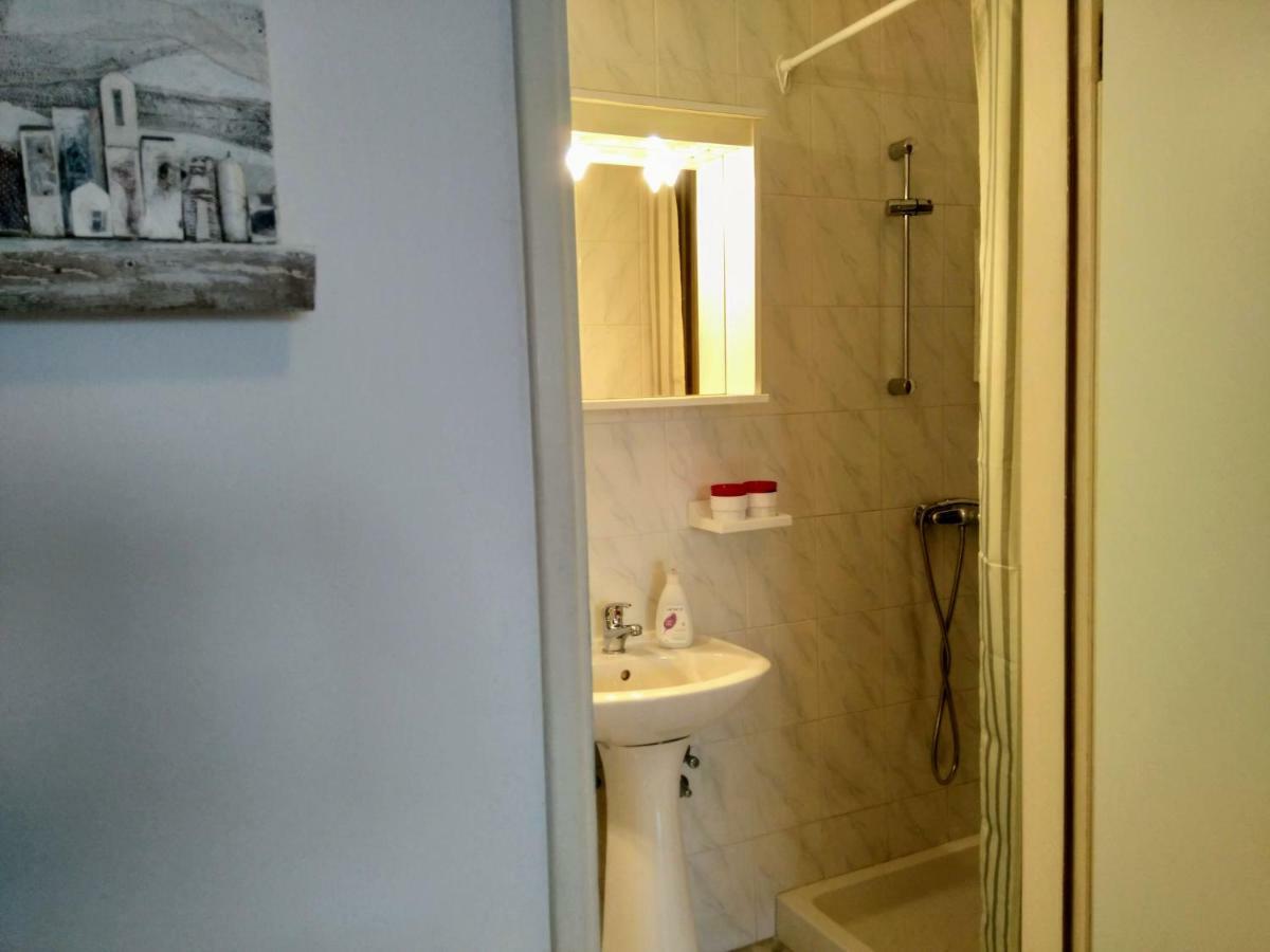 Apartments And Room Markovic 罗维尼村 外观 照片